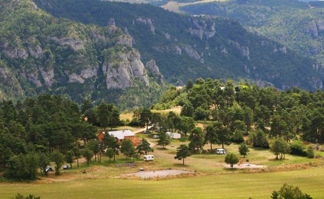 en surplomb des Gorges du Tarn, le Camping de Cassaduc
Clic pour agrandir(58Ko)