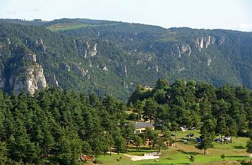 en surplomb des Gorges du Tarn, le Camping de Cassaduc